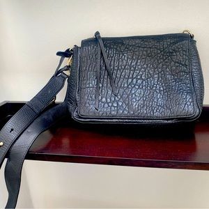 BLACK LEATHER VINCE CAMUTO MESSENGER BAG